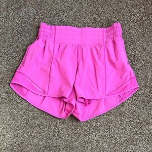 Pink high rise 2.5 inch hotty hot lululemon shorts